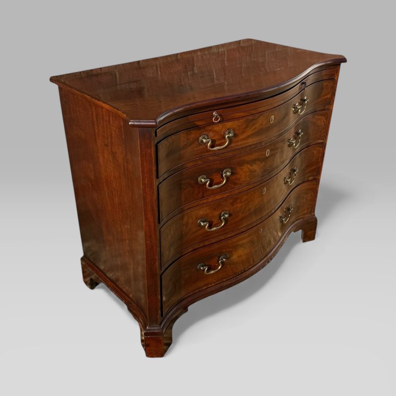 Antique Georgian 1760 Mahogany Serpentine Chest Of Drawers with Brushing Slide - Image 4